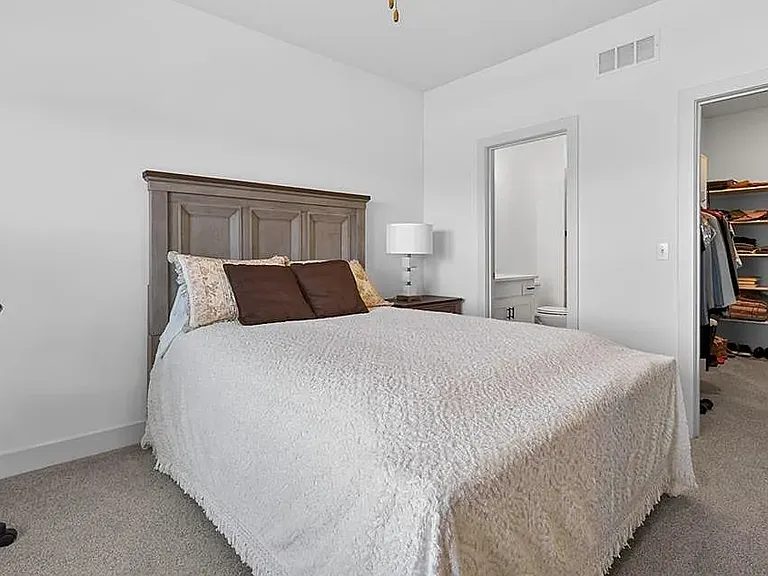 8808 N Clarion Ave — Photo 17
