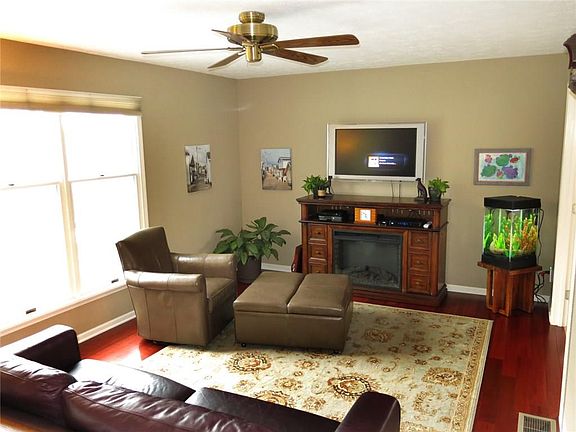 5th image of 4864 Bedford Dr