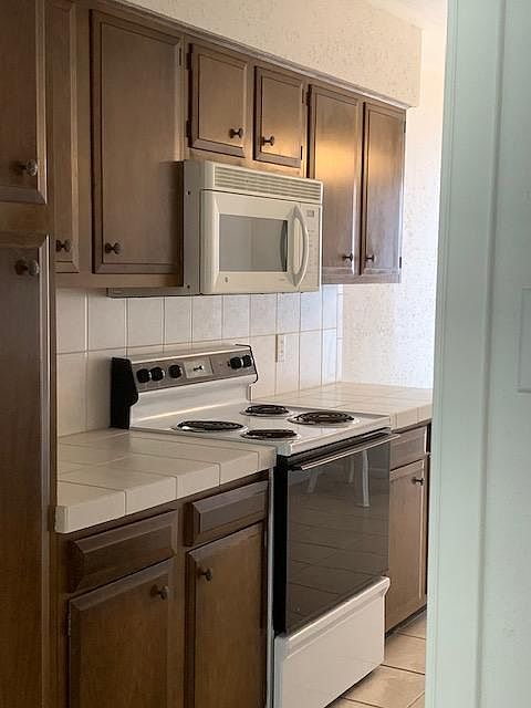 1st image of 5950 Meadow Way