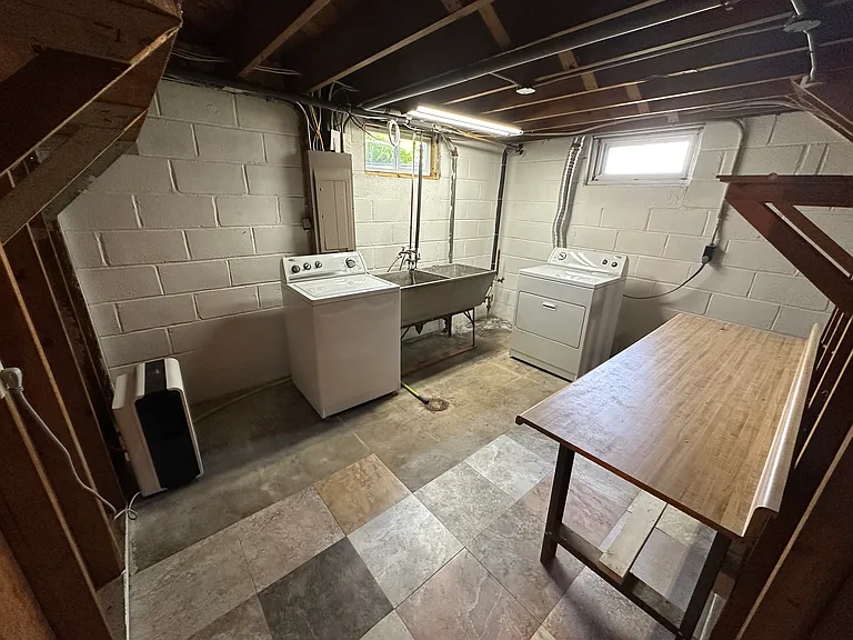 Basement laundry room