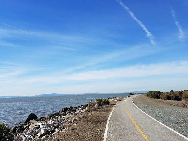 Walking distance to the Bay