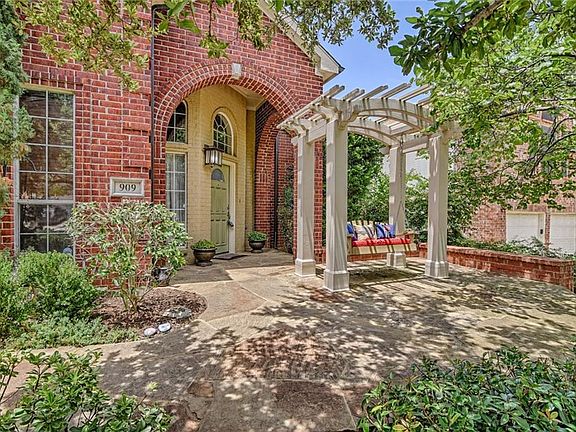 3rd image of 909 Tennison Dr