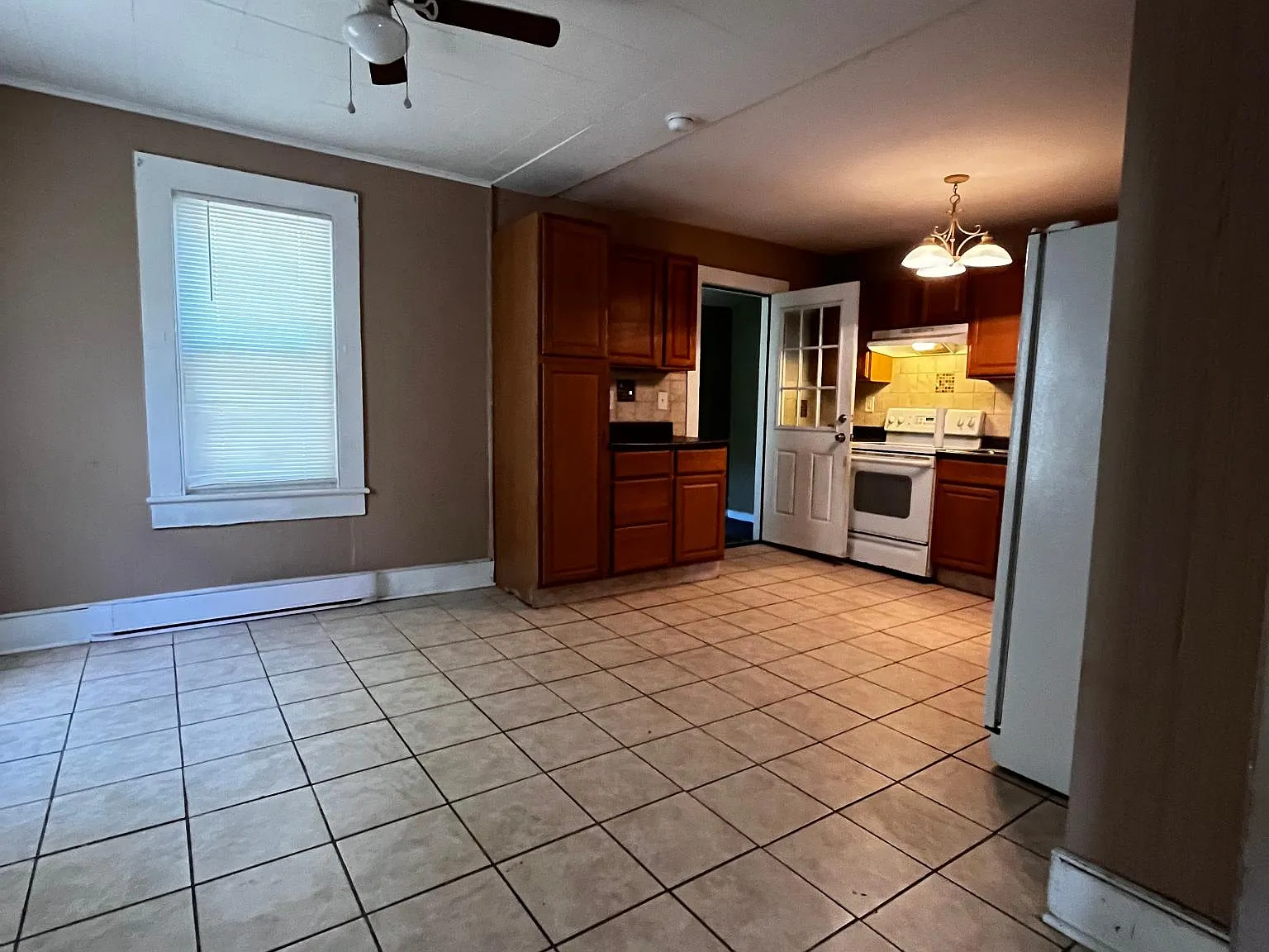 3 bed, 1600 sqft, $2,100 — Photo 3