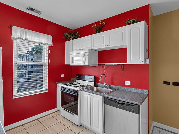 4th image of 4441 W Ainslie St #2