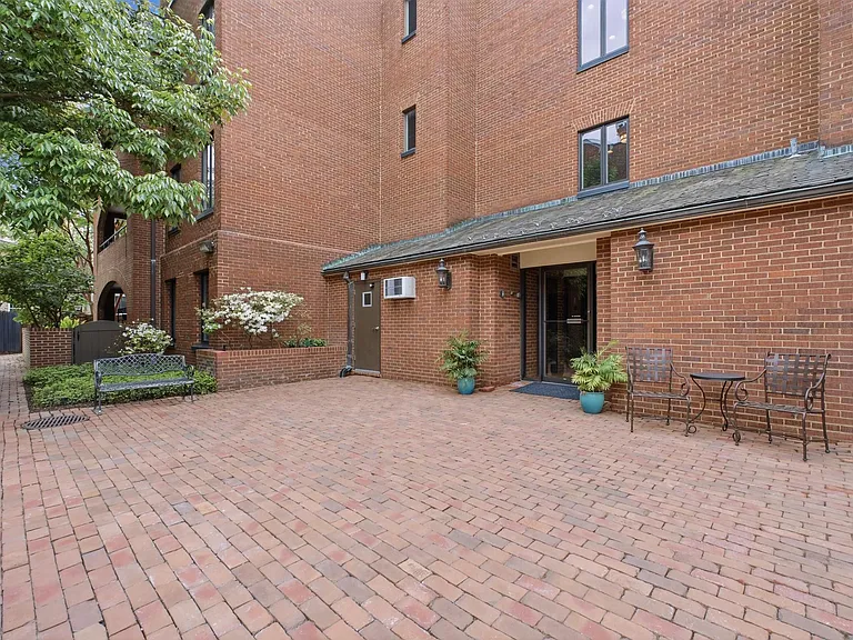 601 Wilkes St #301 — Photo 28