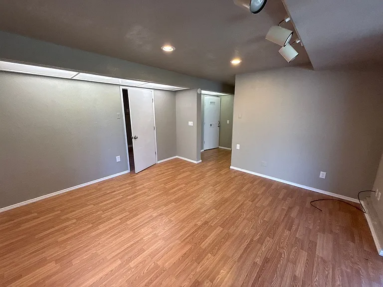 2551 23rd Ave SE — Photo 31
