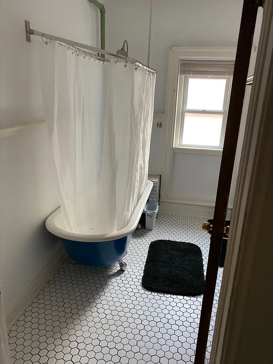 Clawfoot Soaking Tub - 142 Cottage St
