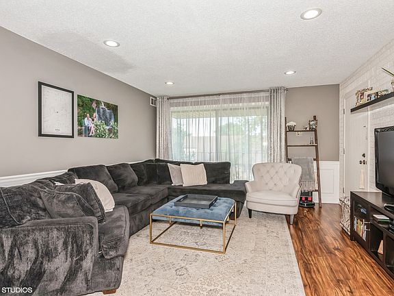3rd image of 139 E Grand Ave APT 2C