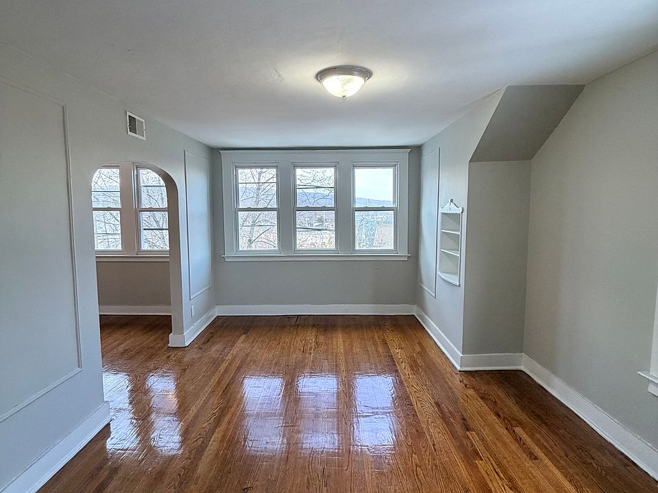 1st image of 1260 Whalley Ave #3