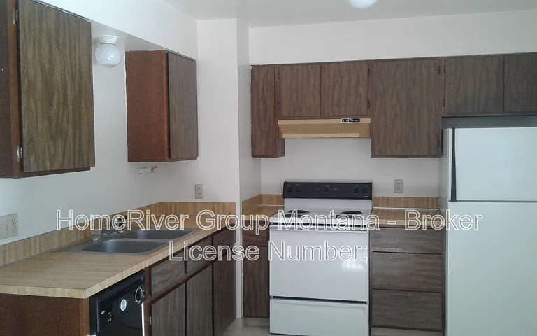 2308 Hillview Ct #2 — Photo 2