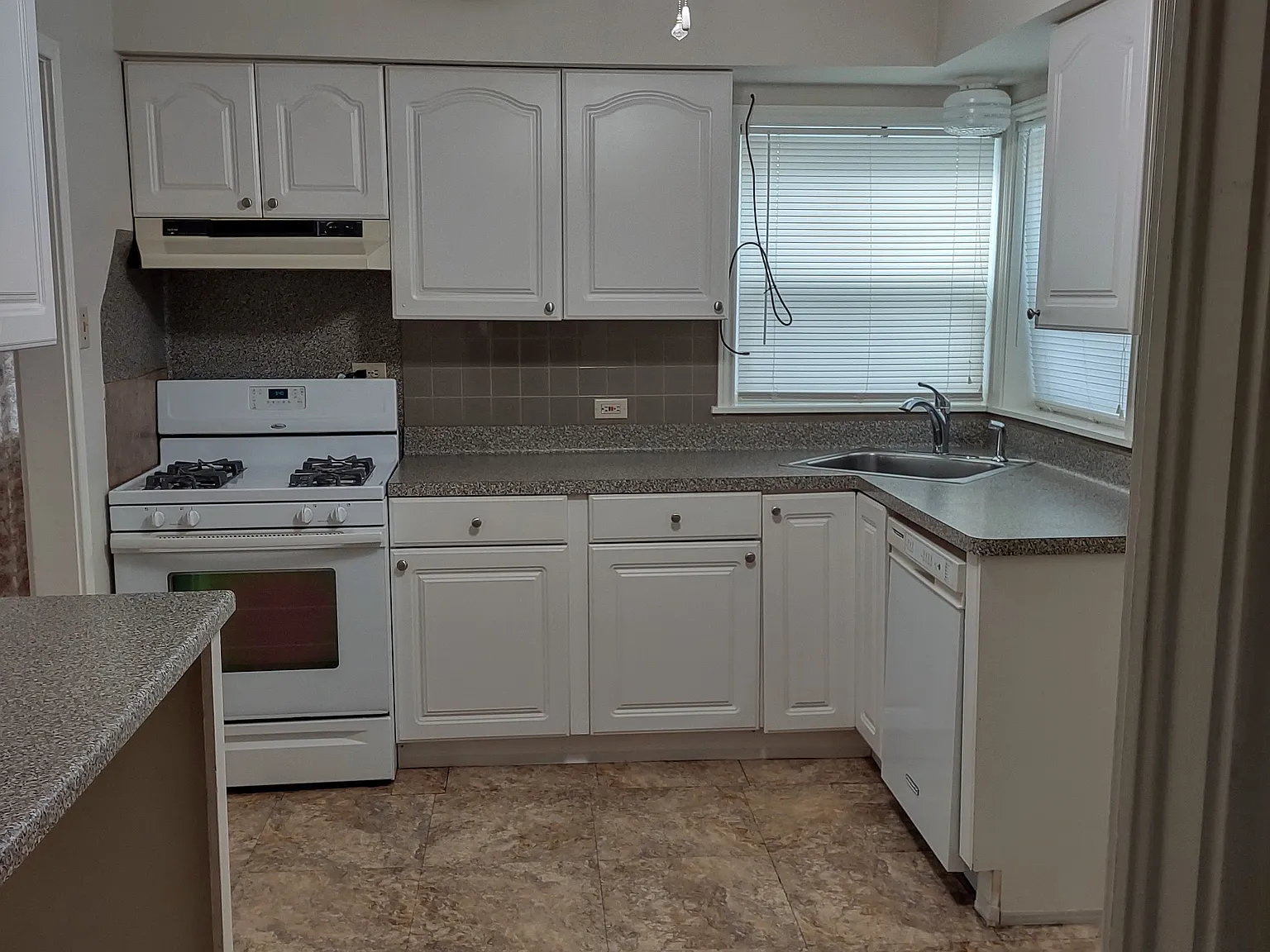 3 bed, 1802 sqft, $1,900 — Photo 4
