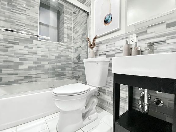 5th image of 971 Amsterdam Ave APT 4N