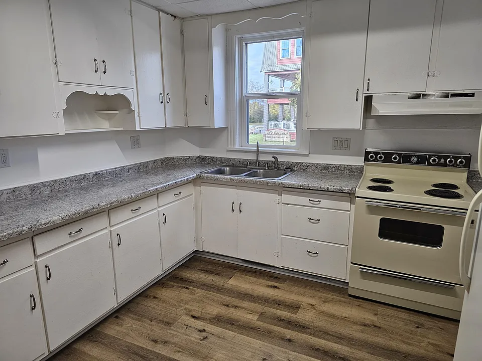 105 N 6th Ave #1