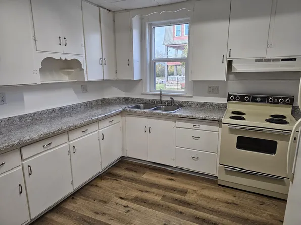 105 N 6th Ave #1, Virginia, MN 55792