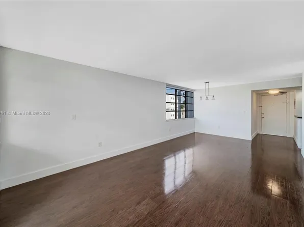 2016 Bay Dr APT 304, Miami Beach, FL 33141