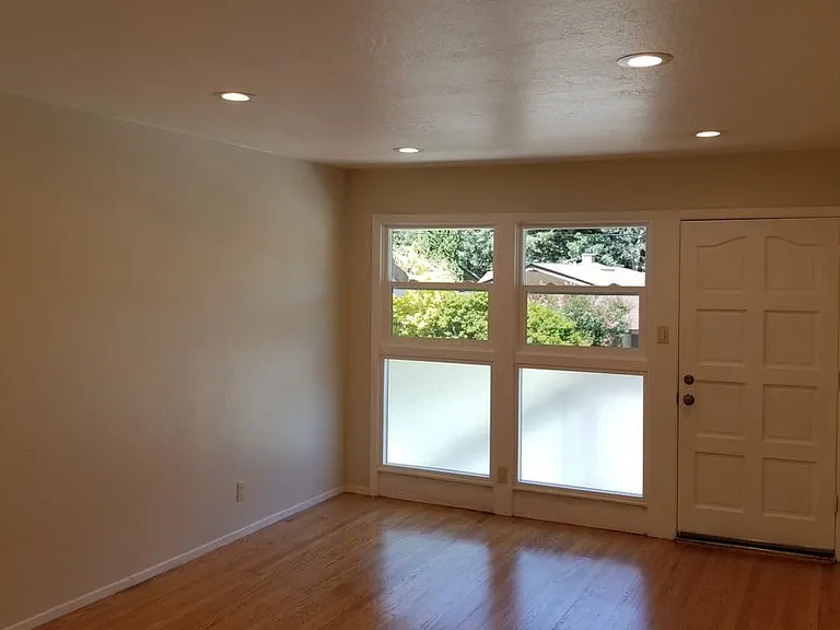 2076 Donald Dr — Photo 4