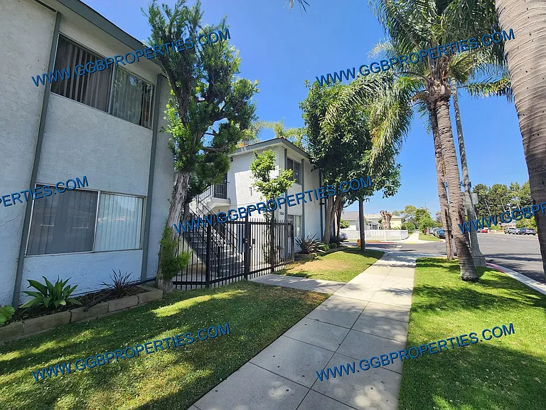 1050 E Harding St — Photo 1