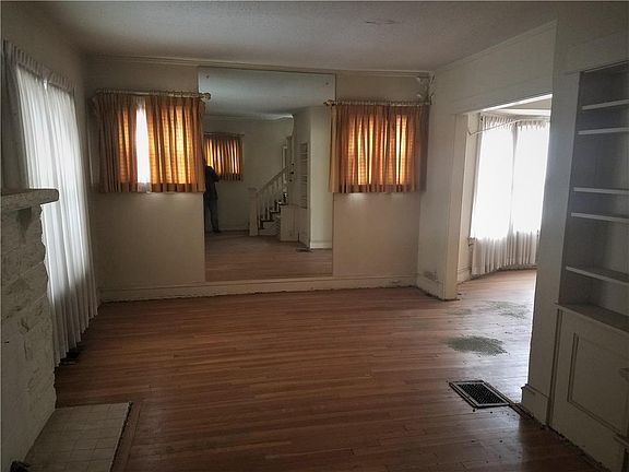 4th image of 3049 E 32nd St