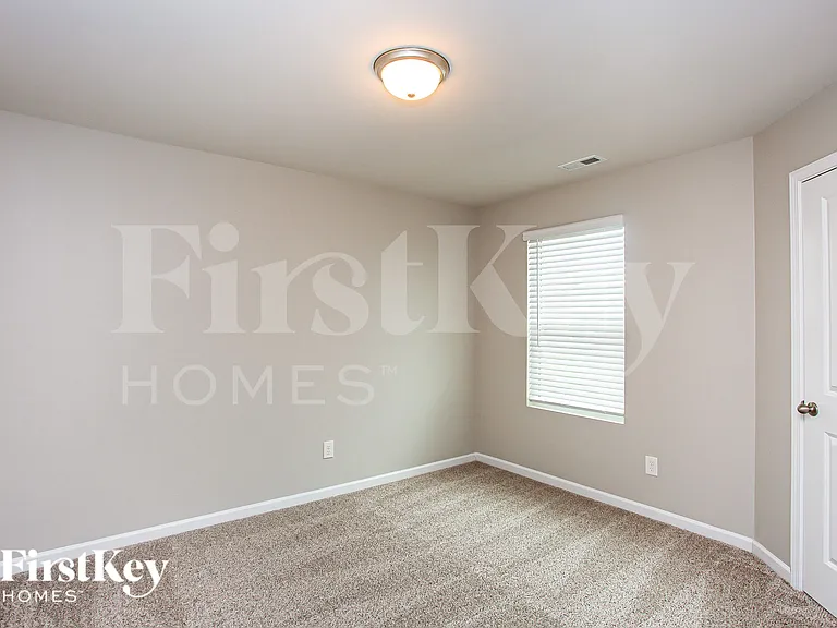 2814 Curbstone Ln — Photo 16