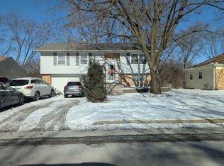 807 Hayward Ave, Streamwood, IL 60107
