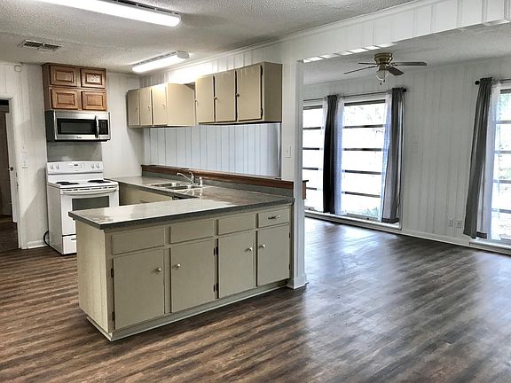 4th image of 615 SE 20th St