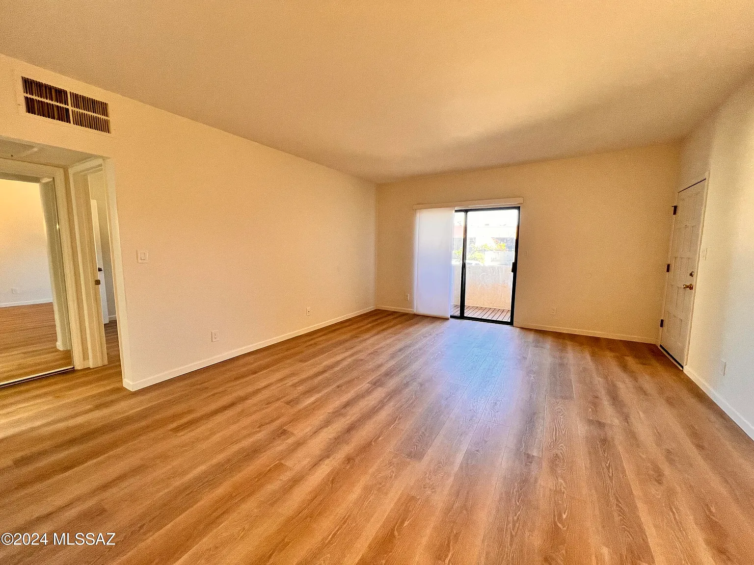 1 bed, 1.0 bath, 729 sqft, $1,295 — Photo 4