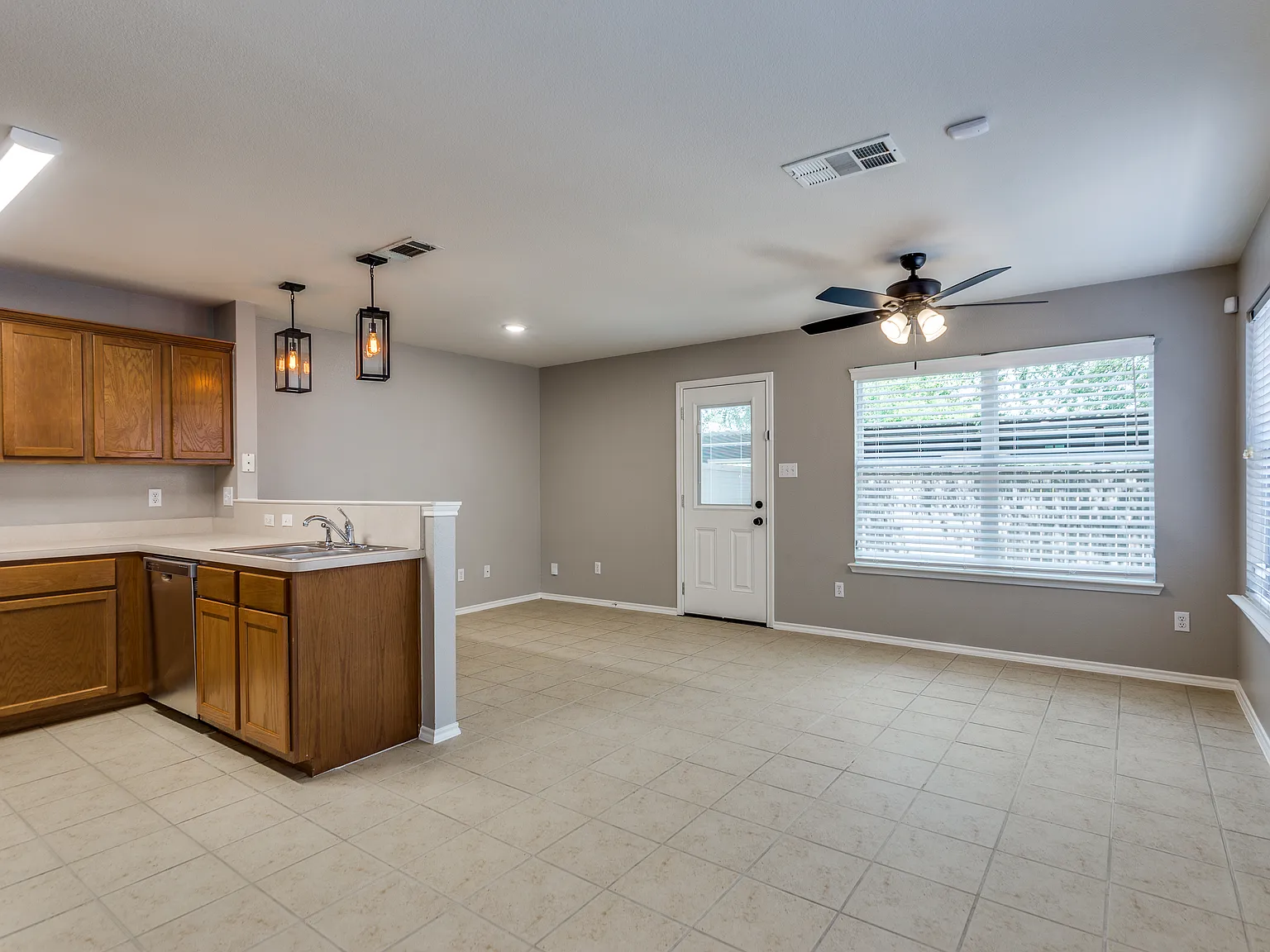3127 Lubbock Ave - 3129 — Photo 2