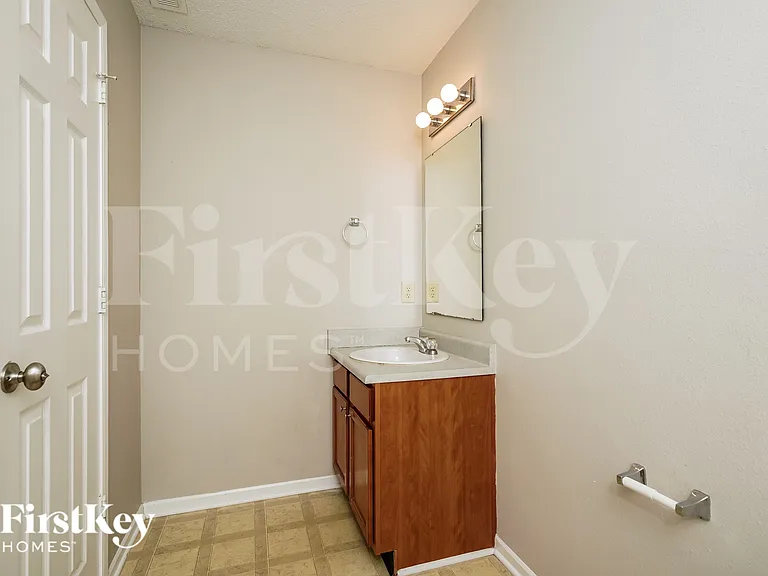 779 Heartland Dr — Photo 14