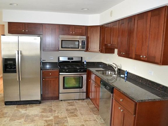 4th image of 536 E 166th Pl