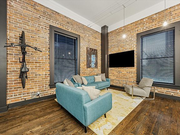 5th image of 915 Franklin St Unit 2F