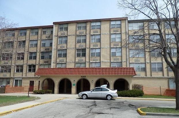 1st image of 4280 W Ford City Dr #305