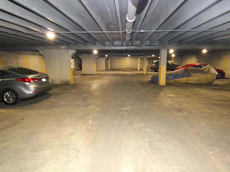 4651 Centre Ave — Photo 9