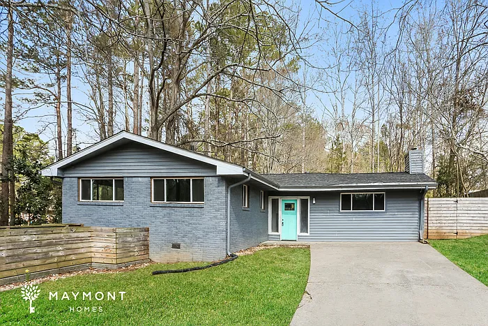 435 Brenda Ln — Photo 2