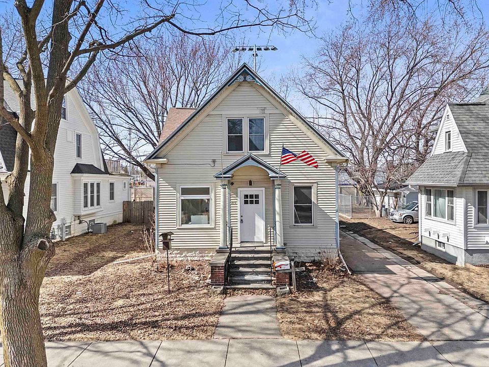 1st image of 215 Oxford Ave