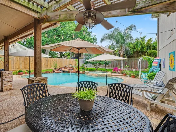 1623 Lake Bluff Dr, Seabrook, TX 77586