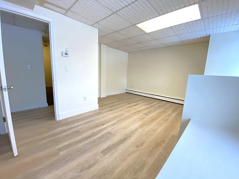 11-17 Sanborn St #15 — Photo 7
