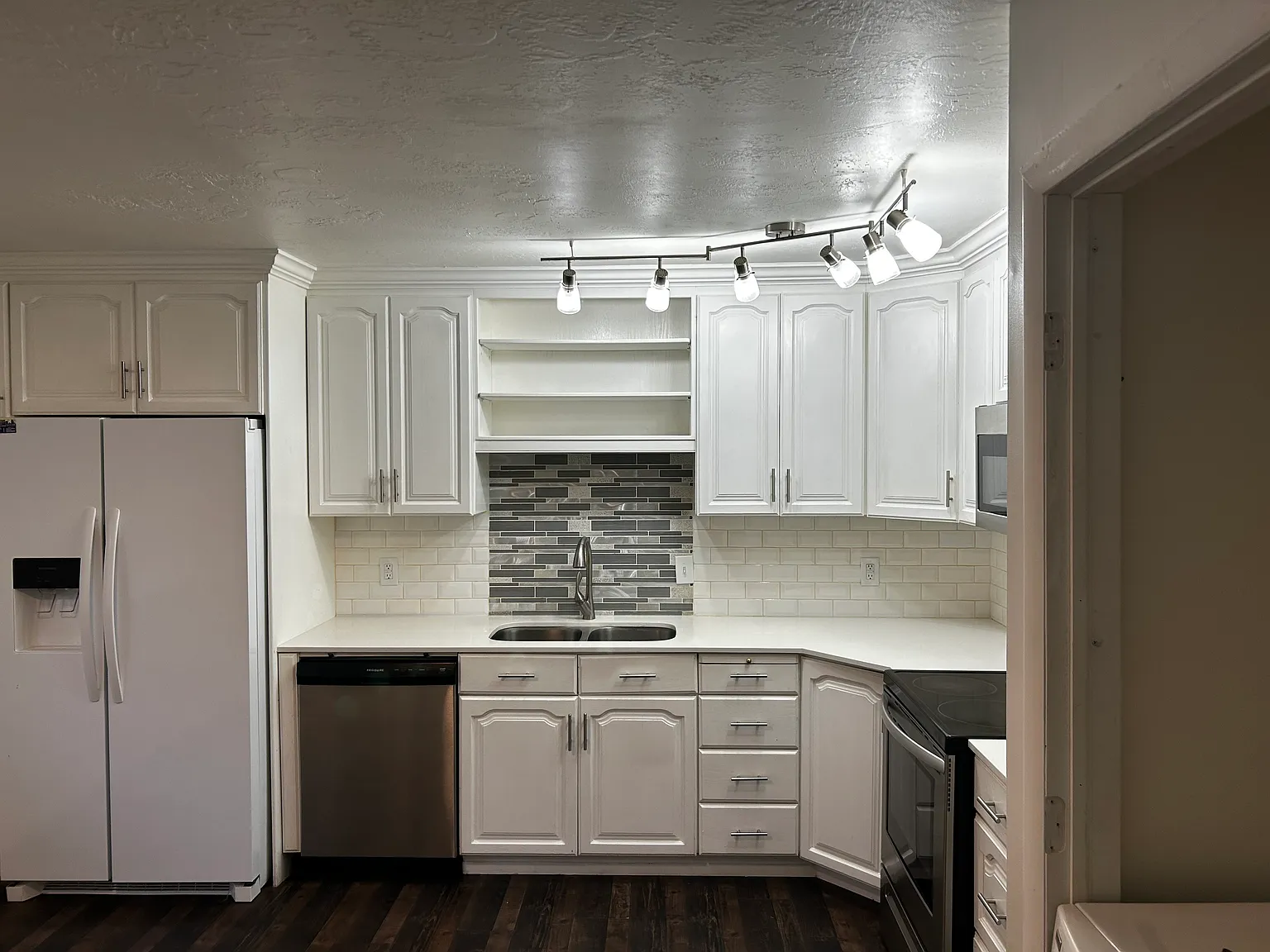 2 bed, 1100 sqft, $1,900 — Photo 3