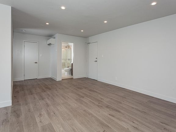 5th image of 1541 Rockwood St #4A