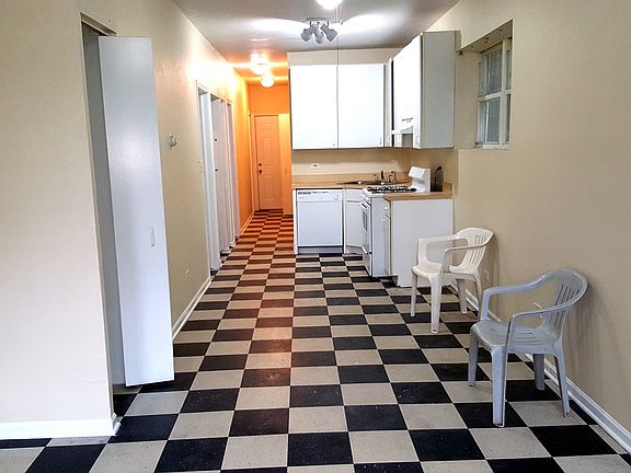 2nd image of 3328 W Le Moyne St #G