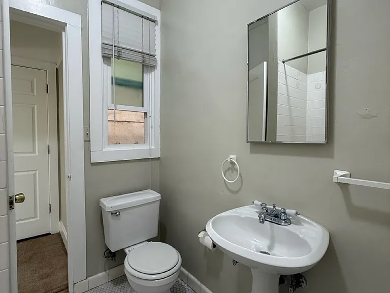 2451 Le Conte — Photo 12