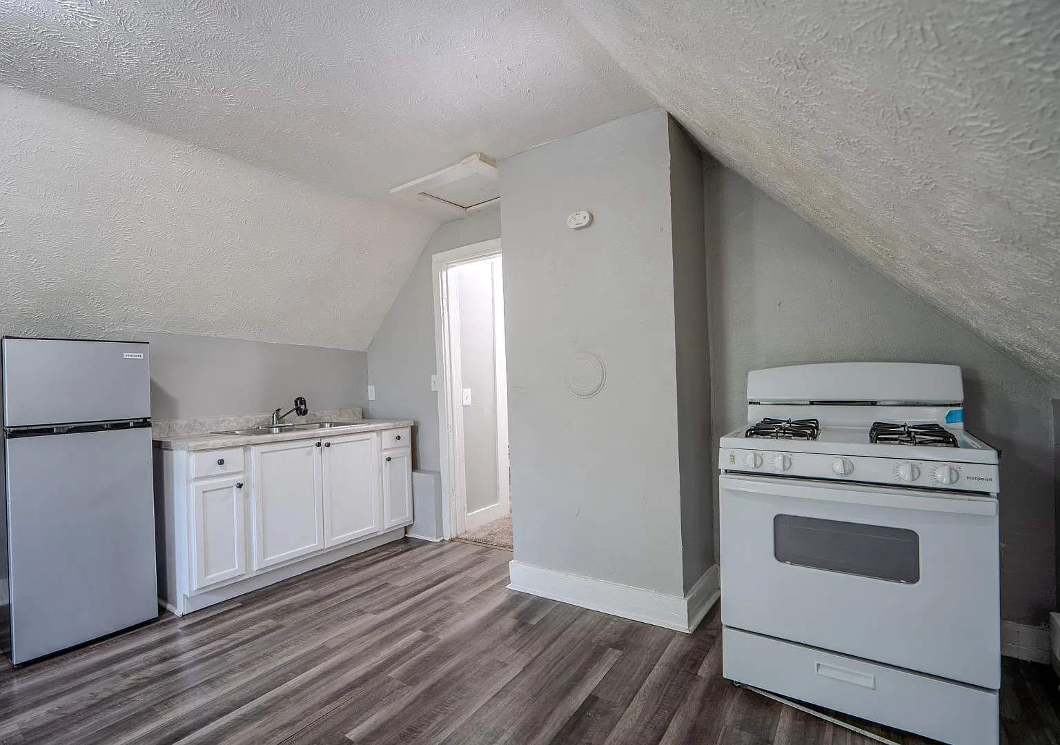 10022 Parkgate Ave - Unit 3 — Photo 3
