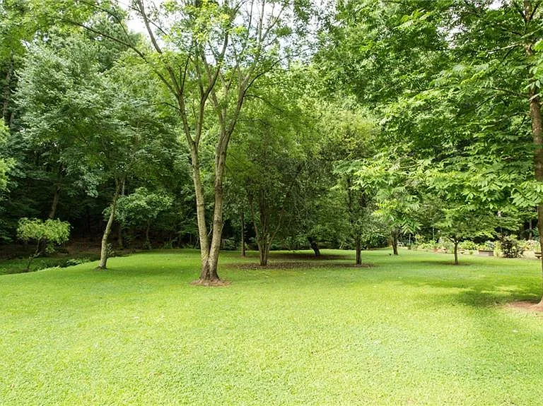 1640 Belle Isle Cir NE — Photo 3