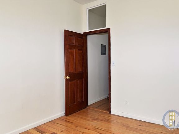 5th image of 477 Willoughby Ave #2B