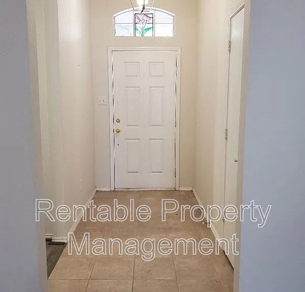 1000 Eden St — Photo 2