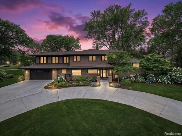 218 Hillboro Dr, Bloomfield Hills, MI 48301
