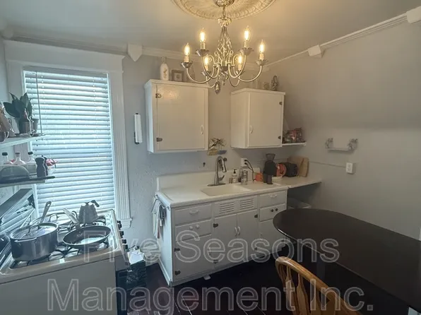 205 N Willard St #4, Burlington, VT 05401