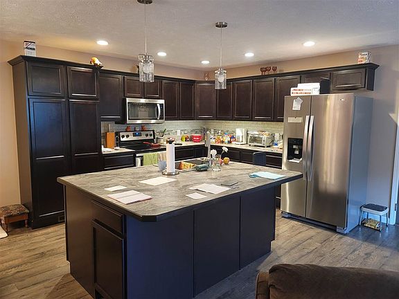 3rd image of 916 G Avenue Pl