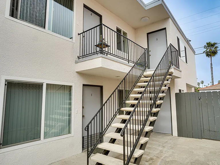 4736 Point Loma Ave — Photo 10