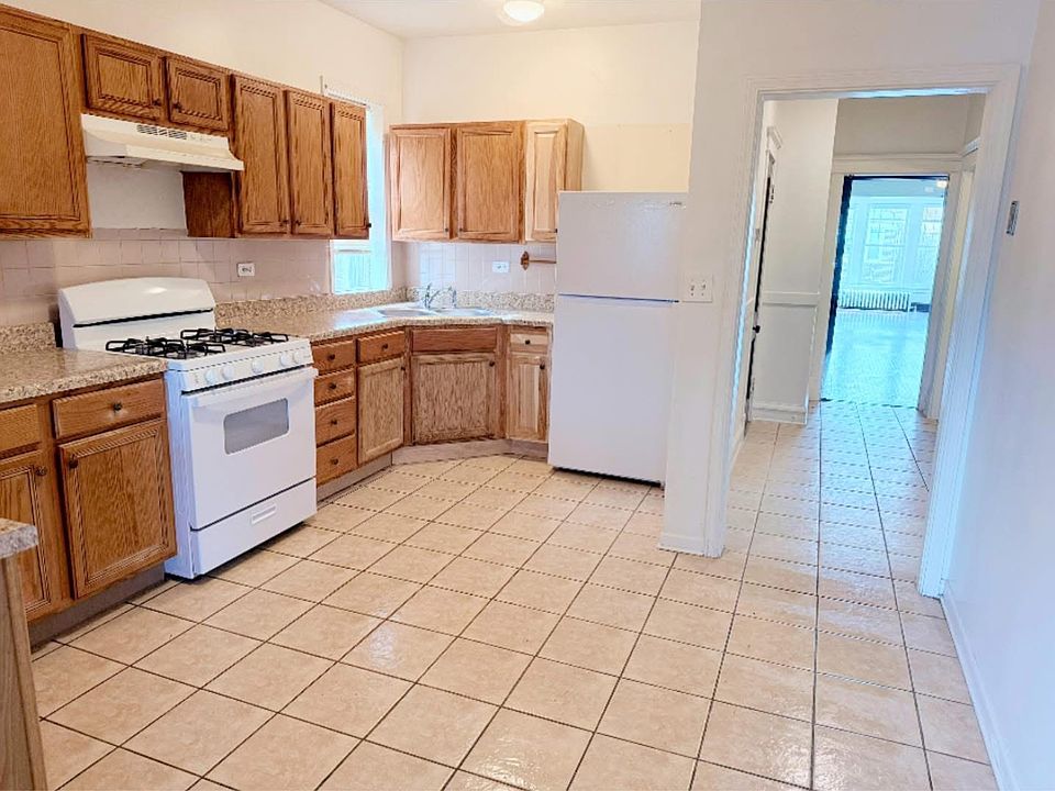 1st image of 2 Apartment