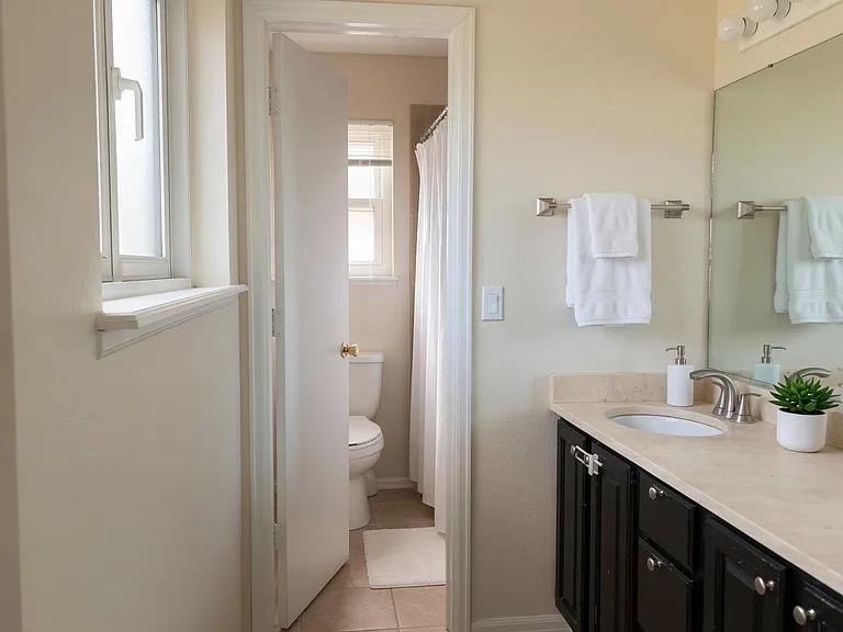 83 Mineola Ct — Photo 16